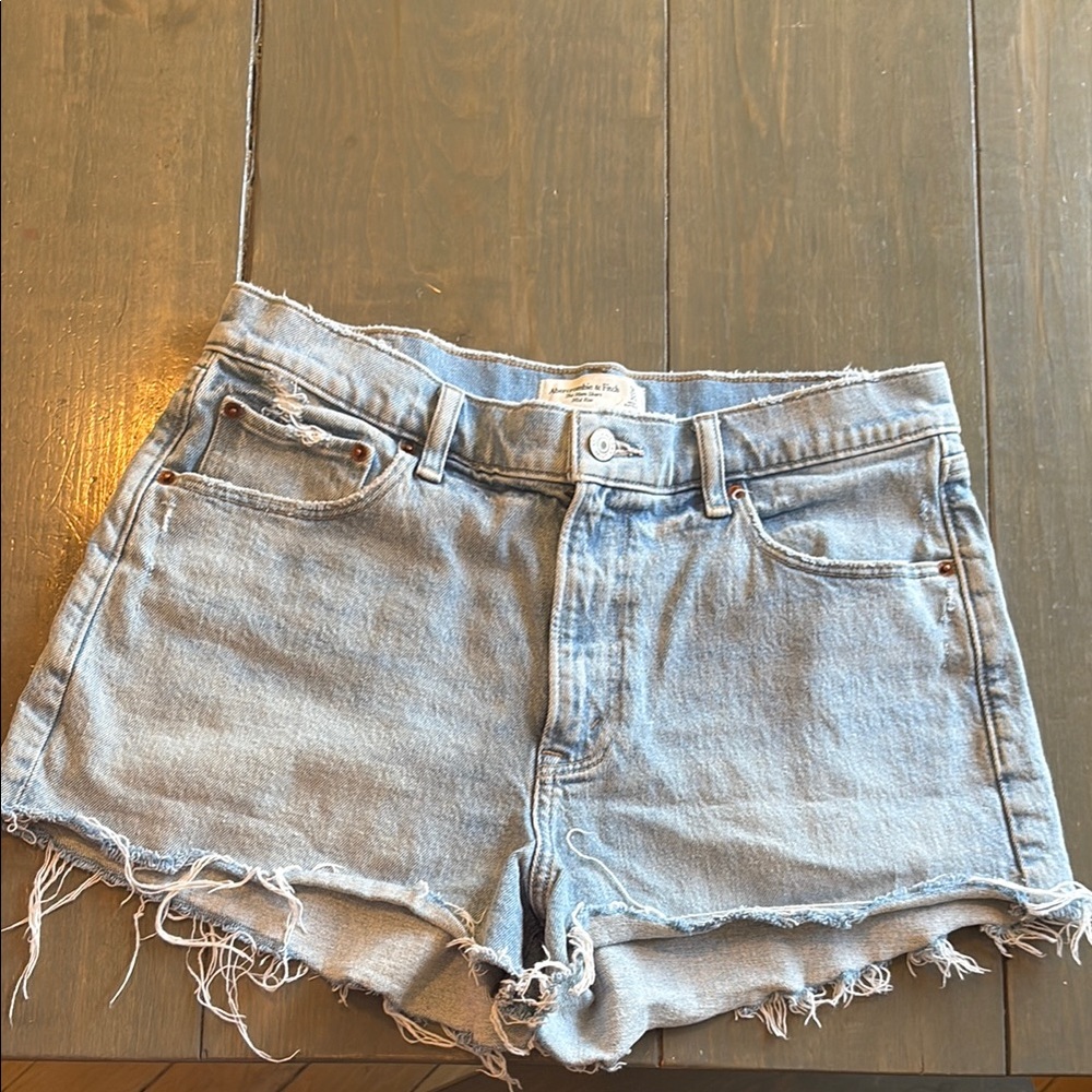 Abercrombie Mid Rise “The Mom Short”.